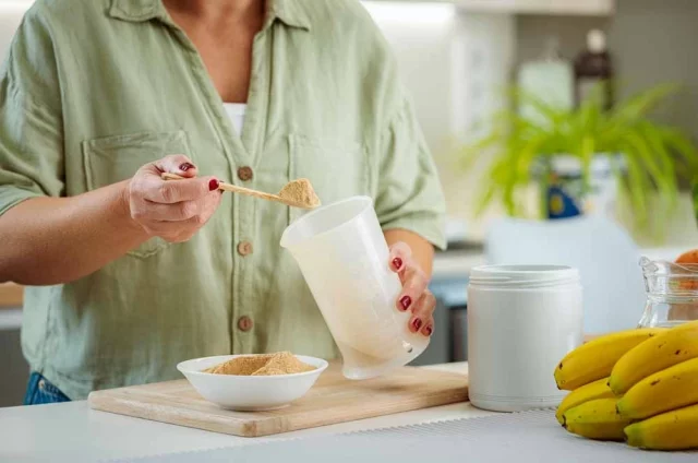 Коллаген столь прочен, что почти не переваривается в пищеварительном тракте и практически не усваивается организмом.