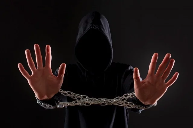 Подозреваемый в убийстве проводил много времени в соцсетях и публиковал странные посты. 