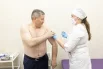 Прививку от гриппа глава региона делает ежегодно - болеть некогда.