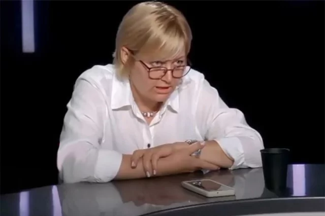 Ницой возмущает, что «москворотые» настолько «нахальны», что везде лезут «со своим языком». 