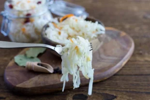 Чтобы хрустела. Главные правила и ошибки при приготовлении квашеной капусты