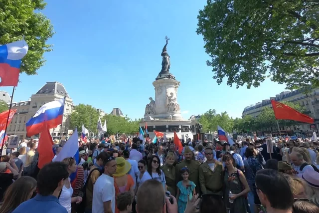 «Бессмертный полк» в Париже.