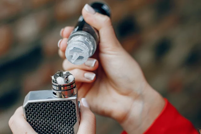 Используют вейпы в основном молодые люди до 30 лет. 