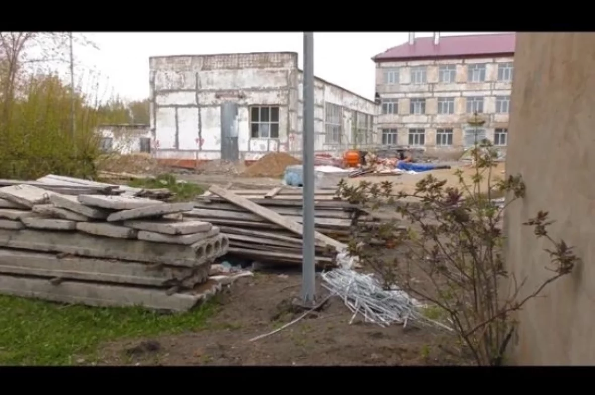 Здесь должны были учиться дети.