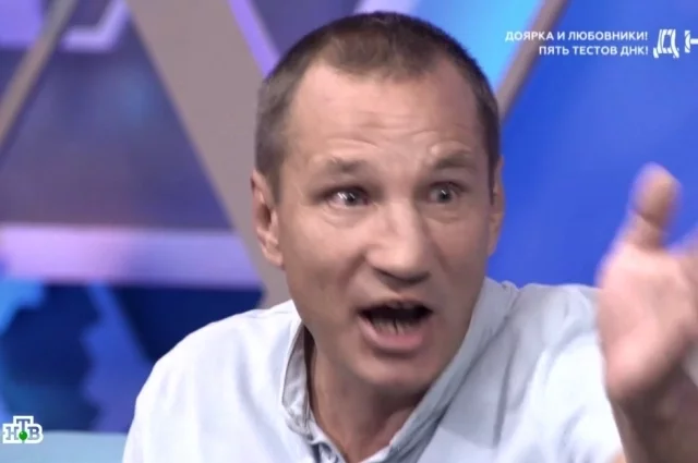 Отцом двоих последних Александра называет местного жителя 46-летнего Андрея Левченко.