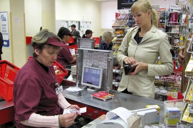 В торговых точках отмечают рост платежей наличными, хоть это и не так удобно.