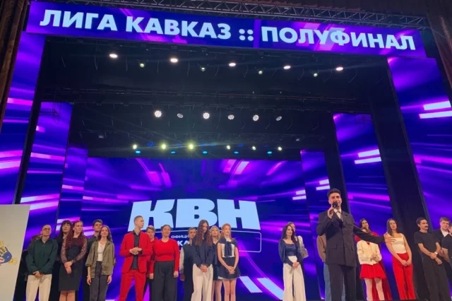 Игра состояла для двух конкурсов: «Приветствие» и «Сложные ситуации».