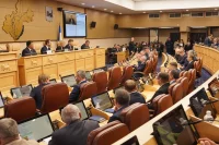 Вручение Почётных грамот Законодательного собрания Иркутской области перед началом сессии регионального парламента — приятная традиция, которая позволяет отметить жителей Приангарья, которые работают на благо региона и достигли серьёзных успехов в своём деле. 