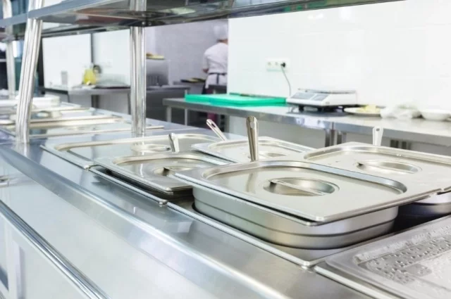 Кишечная инфекция пришла из школьной столовой.