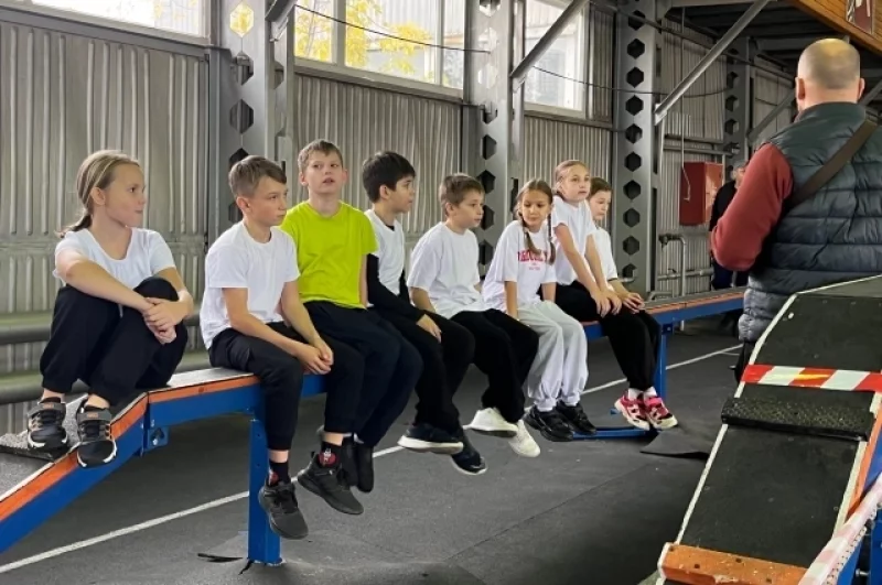 Ребята очень волновались перед прохождением каждого этапа. Успокоиться им помогали наставники, которые давали уверенность и установку пройти испытания как на тренировках.