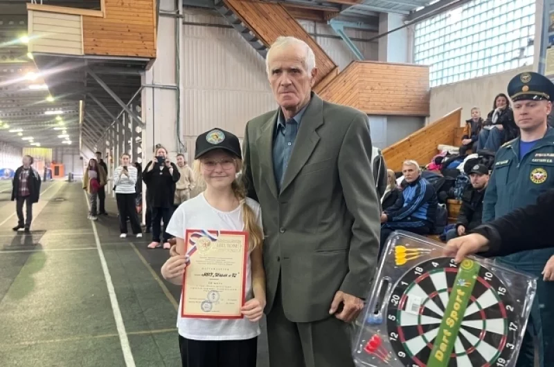 Награждение проводили замначальника ГУ МЧС России по Рязанской области Евгений Викторович Сауткин, ЗМС СССР и тренер по пожарно-спасательному спорту Владимир Леонидович Шевченко и директор ЦДК «Южный» Марина Алексеевна Носова.