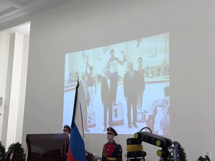 Награжден орденами Ленина, «Знак Почета» и Дружбы.
