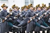 Военнослужащие роты специального караула Президентского полка ФСО России на церемонии развода пеших и конных караулов на Соборной площади в Кремле.