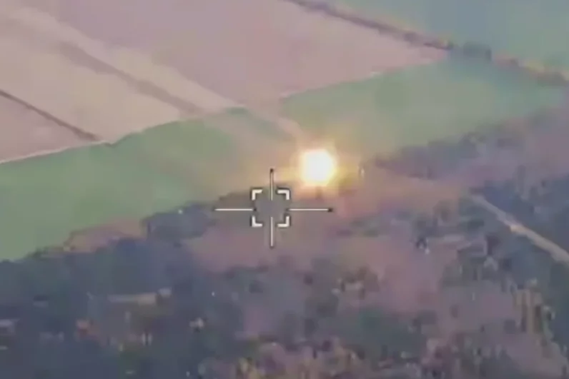 Расчетом ОТРК «Искандер-М» ВС РФ были уничтожены пусковая установки РСЗО «Химарс», два автомобиля и живая сила ВСУ. 