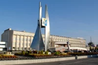 Пассажиры ждут вылета в аэропорту столицы Самотлора. 