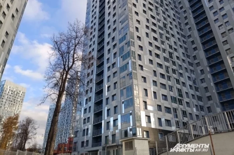 Тело погибшей нашли под окнами дома по адресу Революции, 52В.