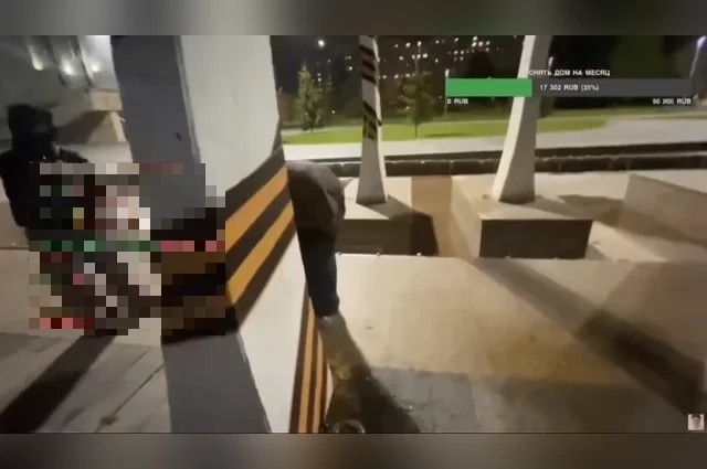 Видео вызвало волну возмущения в соцсетях, а злоумышленникам теперь грозит до 5 лет лишения свободы по статье об осквернении символов воинской славы России.