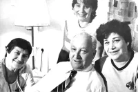 Печерский в кругу семьи: с женой Ольгой, дочкой Элеонорой и внучкой Натальей, Ростов-на-Дону.