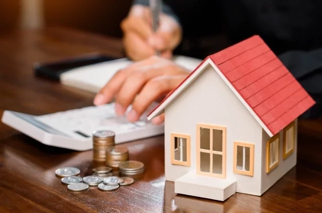 Так как ставка по рыночной ипотеке начинается от 18%, банки наиболее охотно одобряют заявку на кредит с первым взносом от 50%.