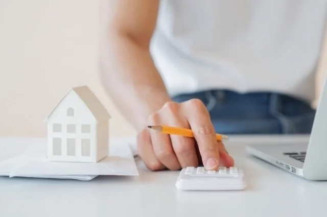 Пытаться накопить всю сумму сразу эксперты не рекомендуют.