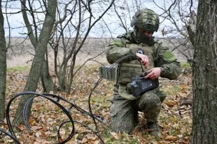 Боец ВС РФ.