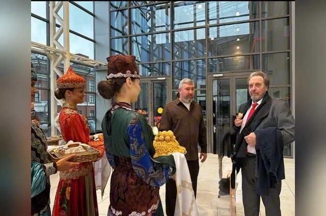 79-летний инженер поделился историей успеха своей семьи, рассказал о покупке первого компьютера для сына и заявил, что Россия производит на него впечатление высокоразвитой страны.