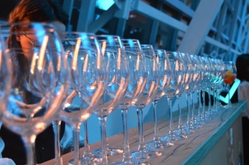 На площадке премии работали сомелье и бармены ведущих производителей напитков, создавая атмосферу праздника.