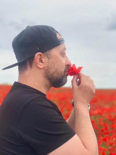 Козмопулос нередко публиковал на своей странице забавные кадры.