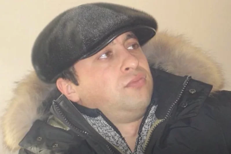 Юмор помогал Козмопулосу справляться с трудностями.