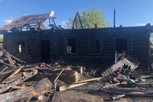 Дом, где жили малолетние дети, и где погибли две малышки.