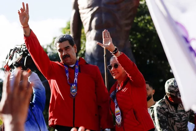 Мадуро со своей женой Силией Флорес на митинге своих сторонников в Каракасе.