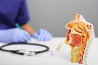 Многие не придают значения тому, что у них постоянно заложен нос или есть привычка дышать ртом.