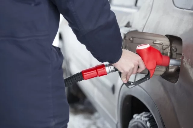 Использование некачественного бензина угрожает безопасности водителей.