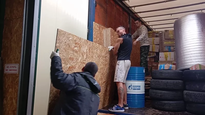 Из Калуги к военнослужащим в Курской области отправилась фура со всем необходимым.