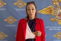 Сотрудница полиции из Якутска спасла маленькую девочку, которая чуть было не утонула в озере.