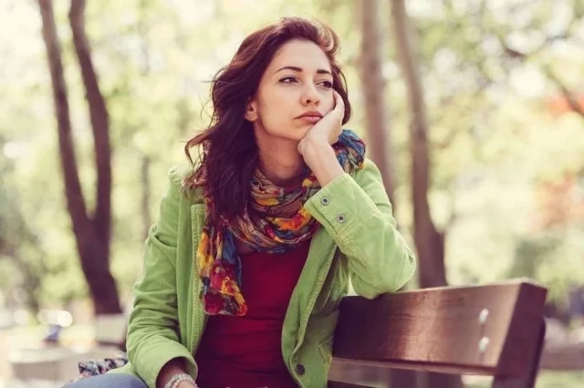 Официально диагноз «депрессия» имеют 5% россиян, но депрессивные симп­томы, по опросам, есть у 39%.