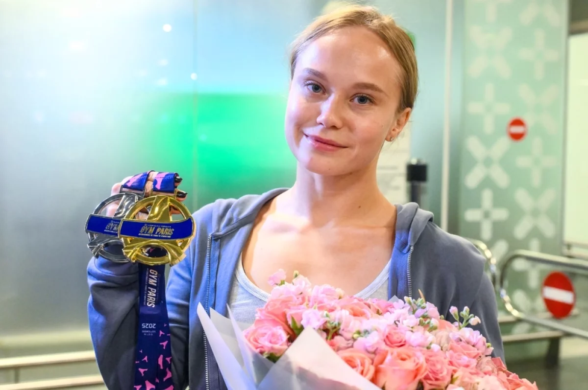 А теперь на Олимпиаду! Гимнастка Мельникова вернулась в Россию с золотом