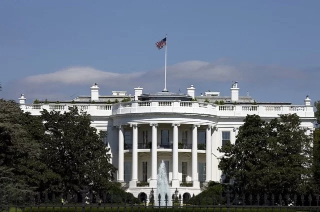 За всю историю конгресса было всего 20 шатдаунов. Самый продолжительный произошел в 2019 году, в первый срок Трампа.