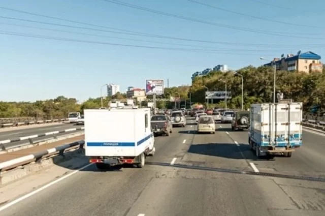 В теории выделенные полосы должны помочь разгрузить город.