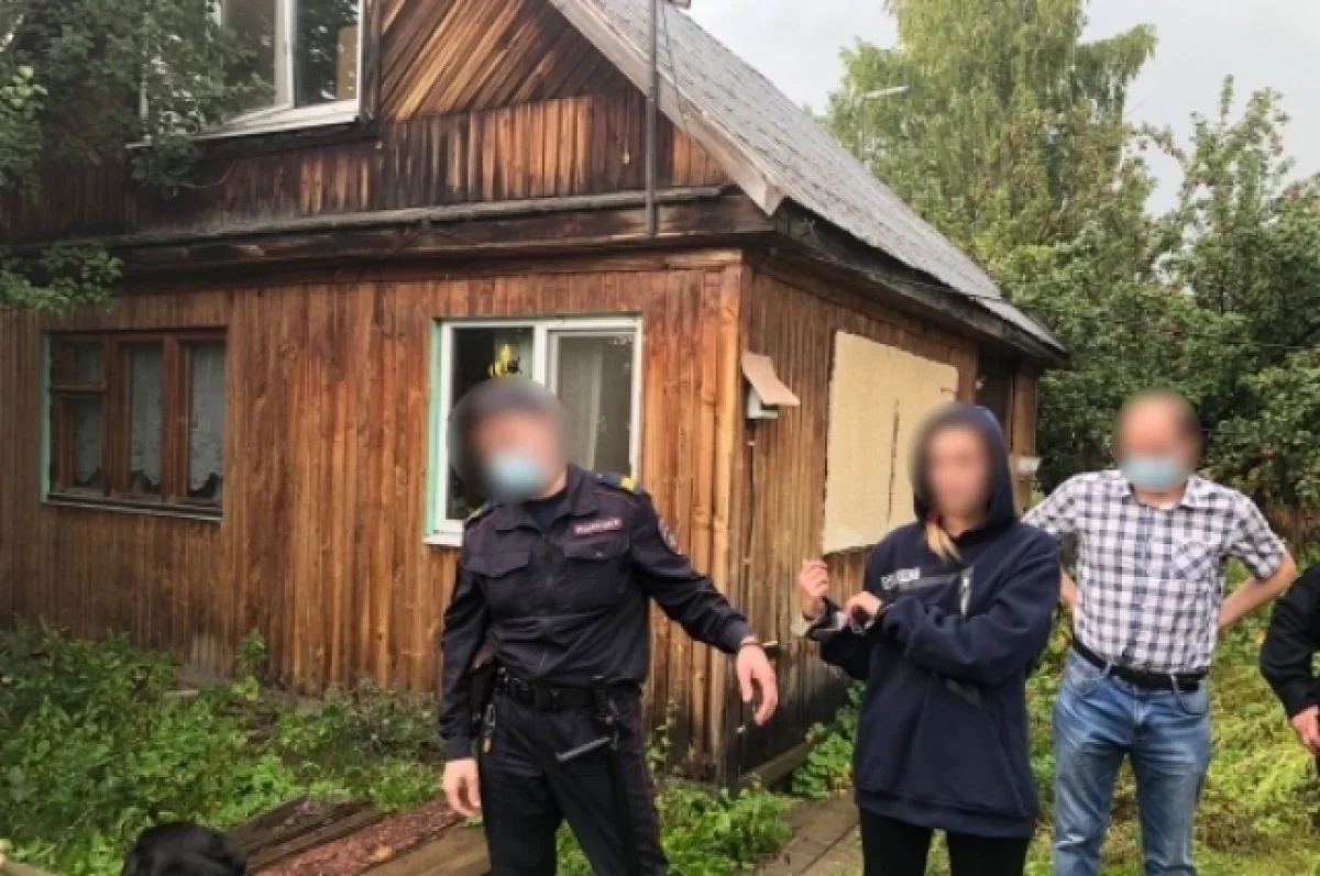 «Дядя прижимался». Над обвиненным в педофилии родственником учинили самосуд
«Дядя прижимался». Над обвиненным в педофилии родственником учинили самосуд