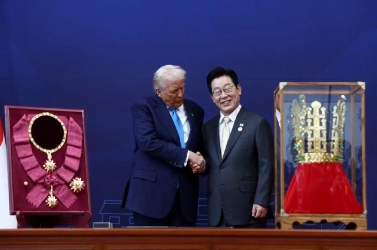 Трампу в Южной Корее подарили копию «Золотой короны из Чхонмачона»