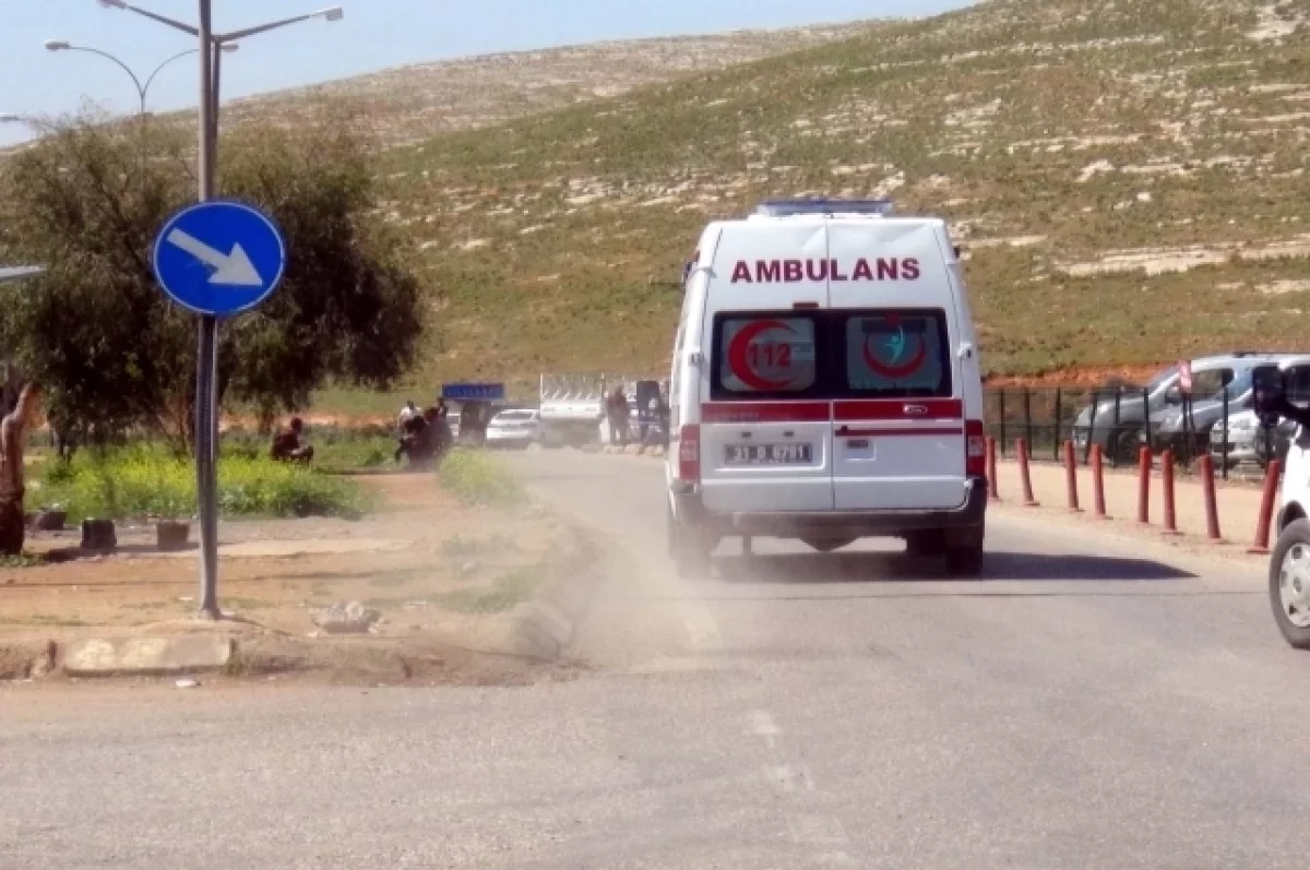 Под завалами обрушившегося дома в Турции остаются 5 человек