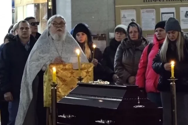 На похороны звали зоозащитников, но они не пришли.