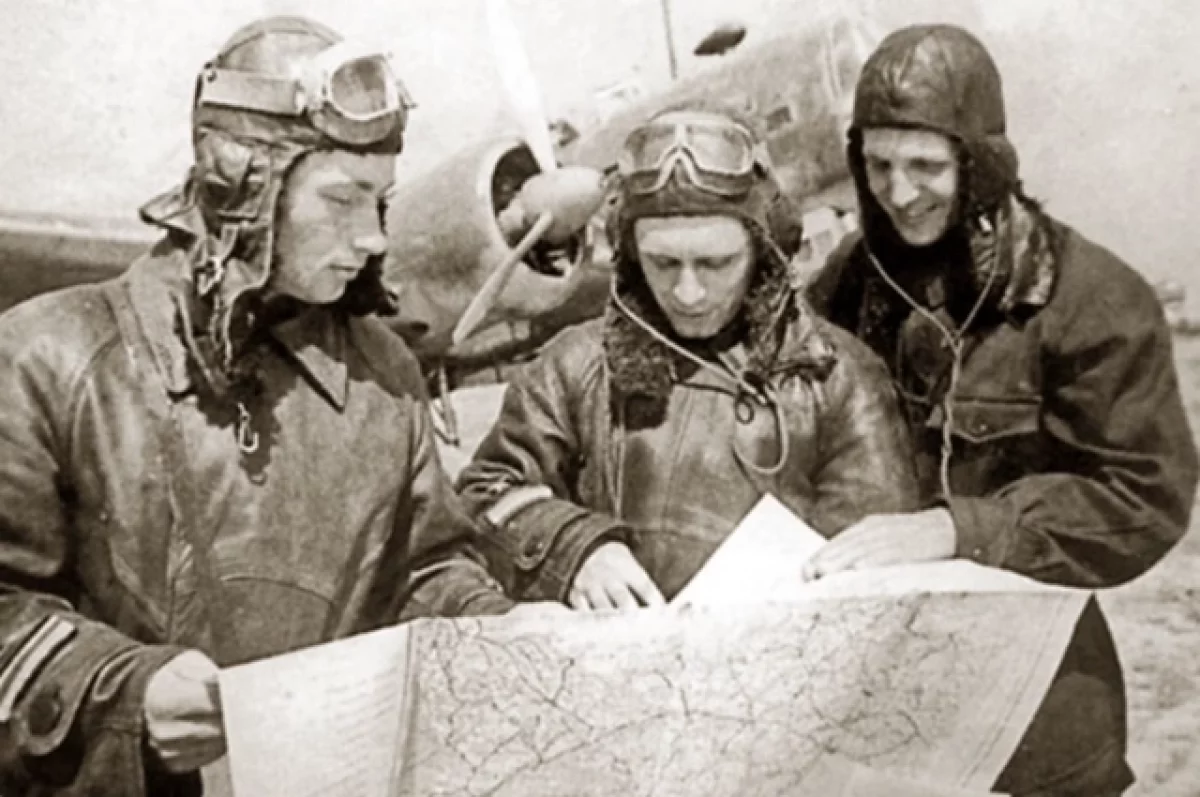 Экипаж бомбардировщика ДБ-3.