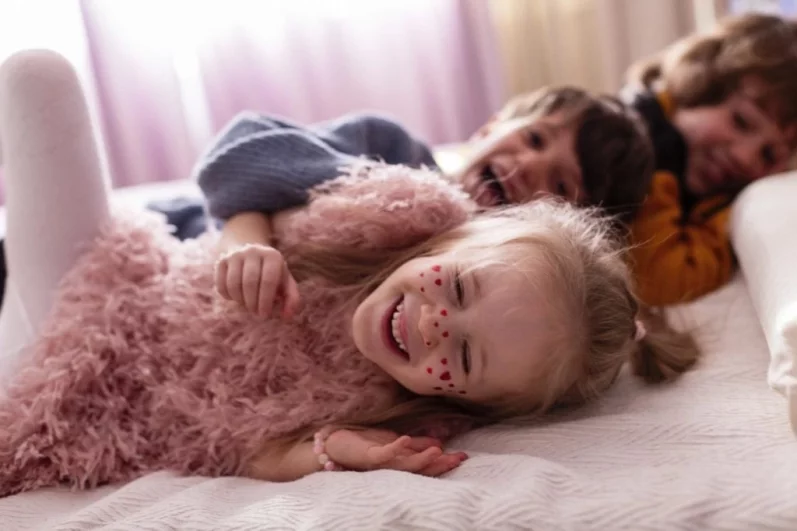 Объединение многодетных семей Москвы объявило победителей Всероссийского  фотоконкурса «От трех до бесконечности». Жюри выбрало 30 лучших. Семья Архиповых. Москва. «Наши спортивные, культурные, прогулочные и просто активные будни и выходные, в самых разных местах Москвы и не только».