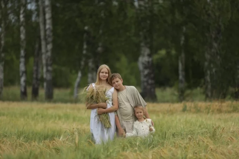 Семья Дроковых. Москва. «Очень любим прогулки на природе, особенно у бабушки в деревне». 
