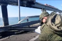 Работа следователей на мосту после взрыва.