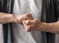 15-летний подросток нанес удары мальчику. 