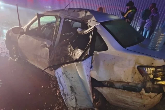 Сел за руль без прав, не справился с управлением, машина врезалась в столб ЛЭП.