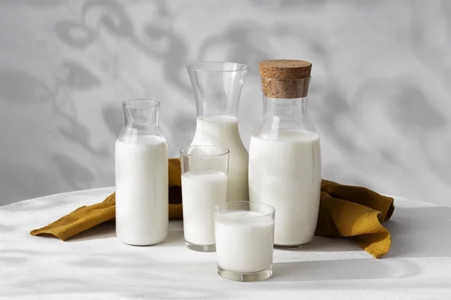 Жирные молочные продукты лучше обезжиренных.